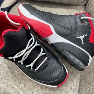 Jordan Max Aura 3 (Black). Size 8. Excellent condition.